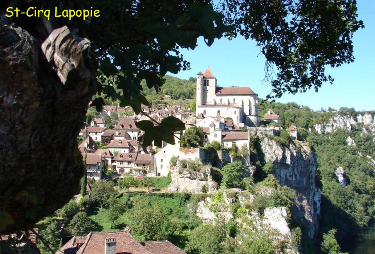 ホテル Les Sentiers Du Causse Lentillac du Causse エクステリア 写真